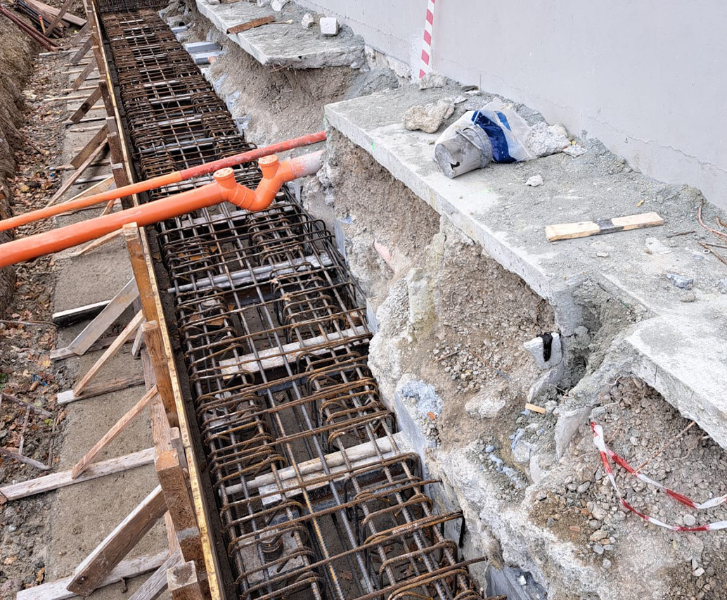 Intervento di rinforzo con micropali e acciaio su
fondazione lesionata