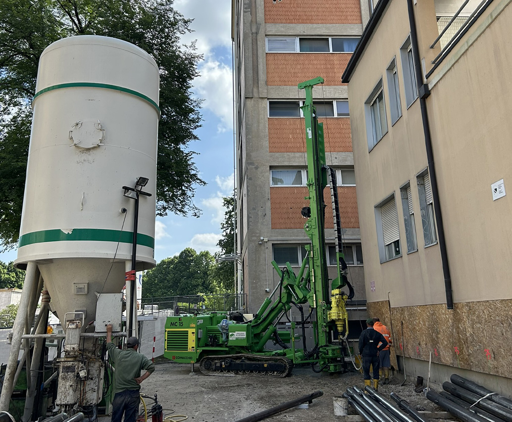 Micropalo con tubo
di iniezione e aste