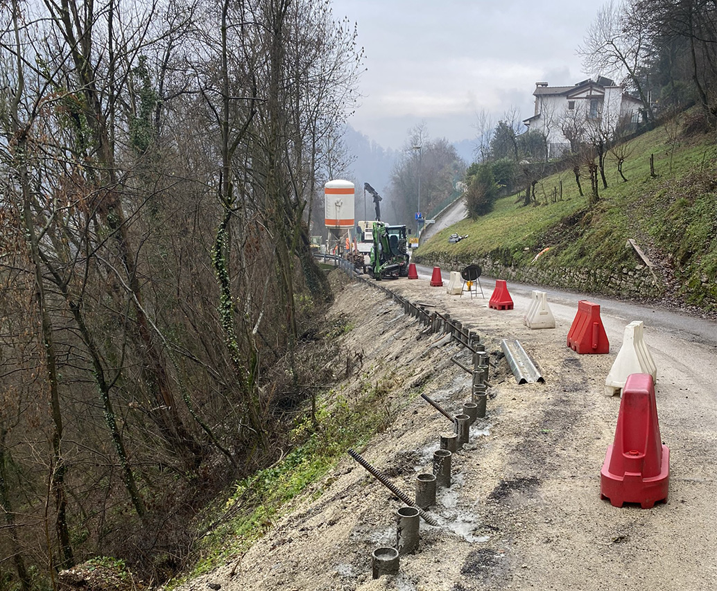 Gabbia d’armatura e cassaforma in cantiere