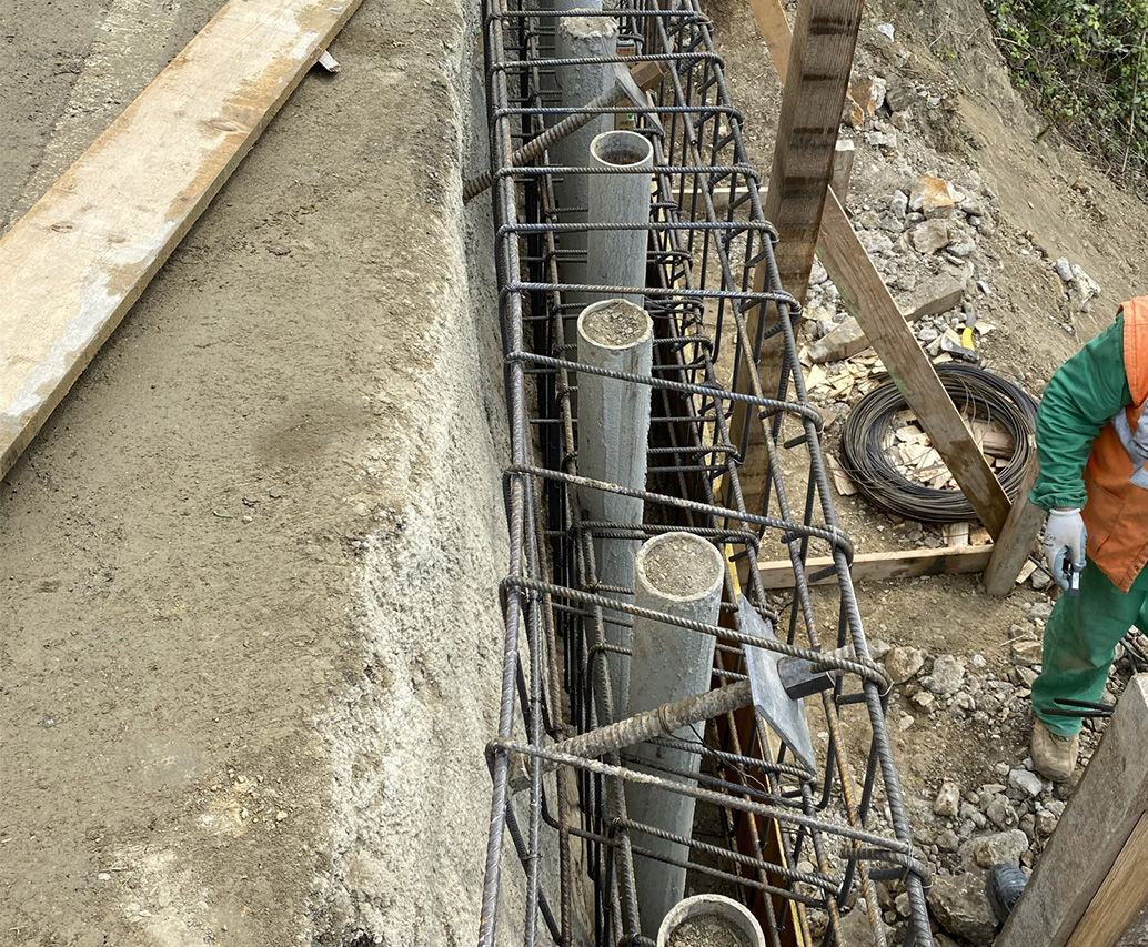 Trincea con perforazioni verticali per drenaggi