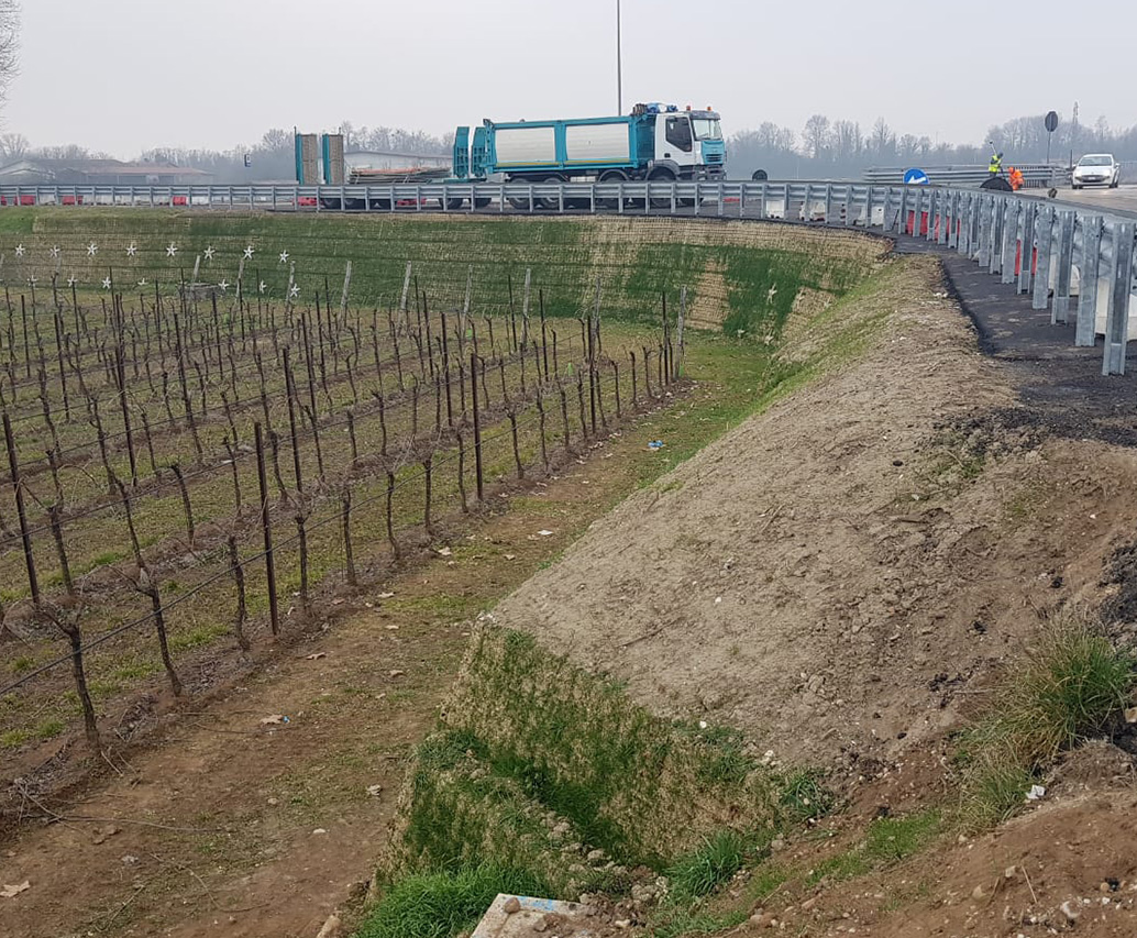 Realizzazione di terrapieno con armatura