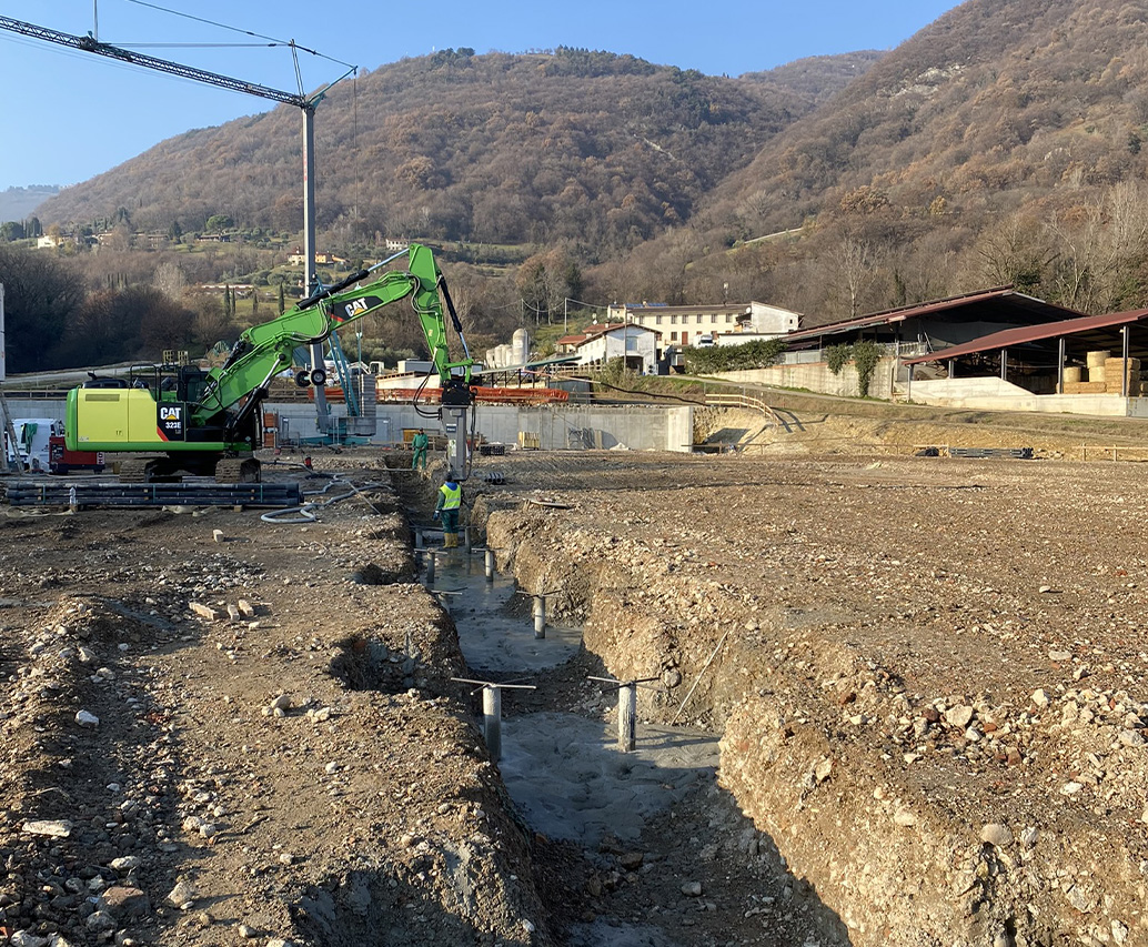 Carico di micropali e gabbie d’armatura