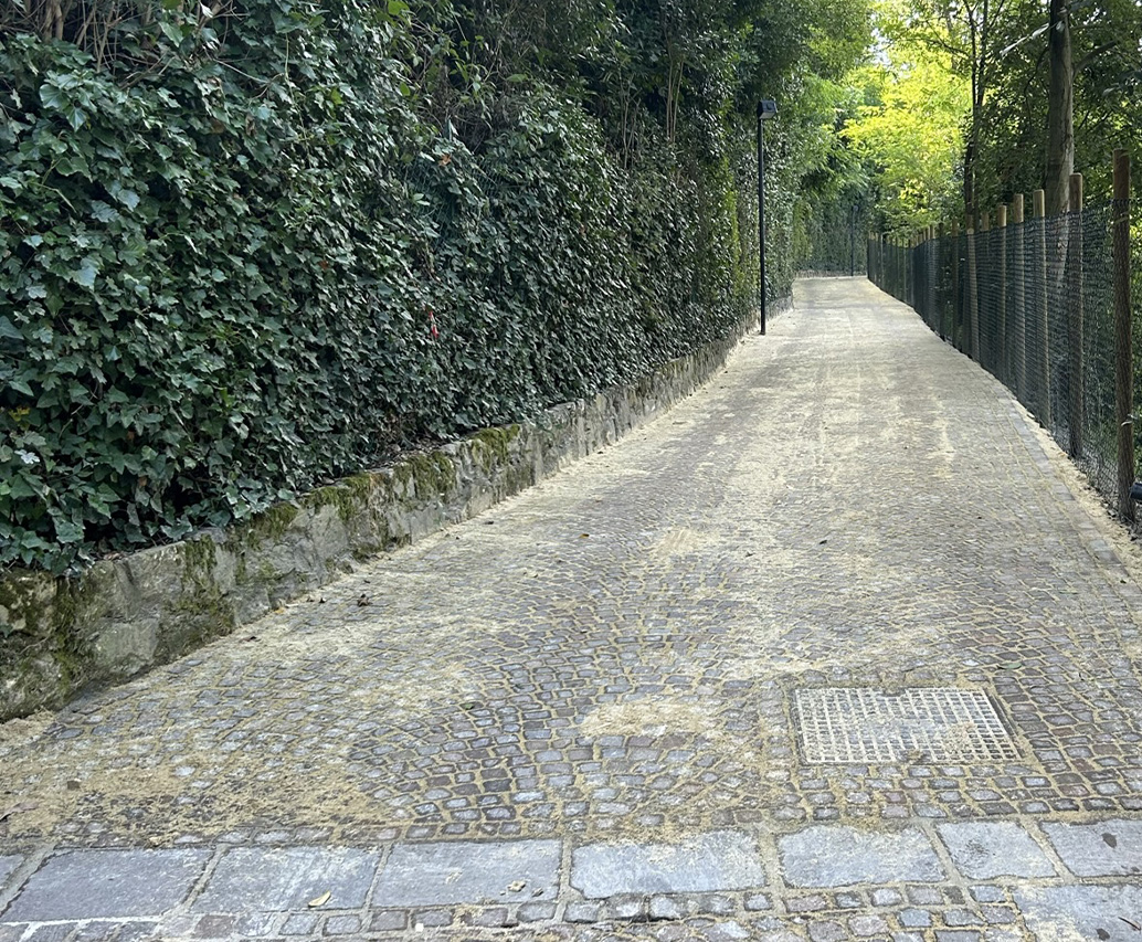 Pendio con micropile e passerella pedonale