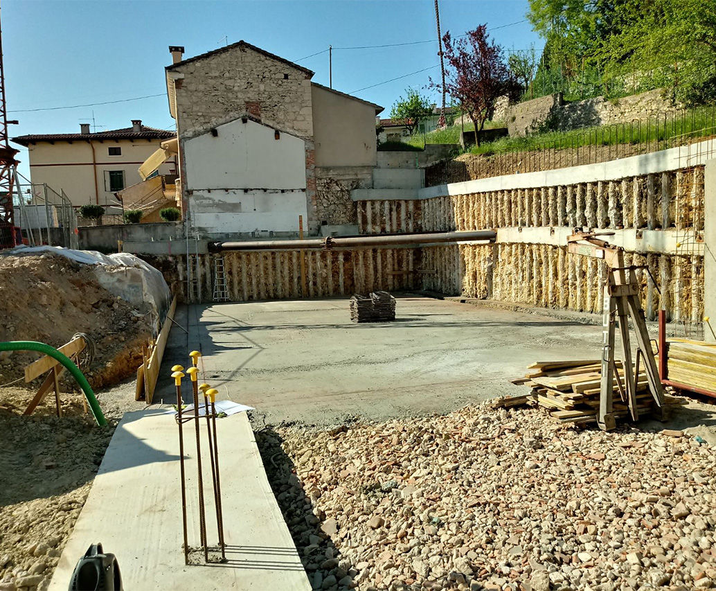 Cantiere per sostegno scavi con micropali vicino a casa