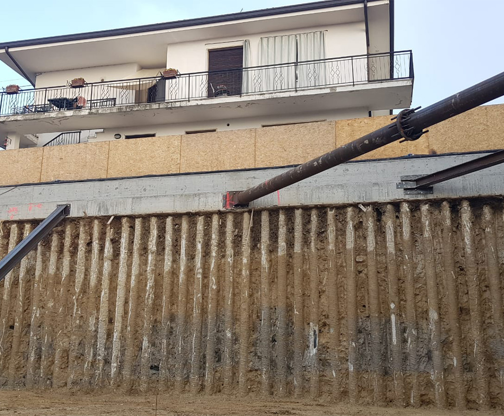 Paratia berlinese con puntoni e mattoni