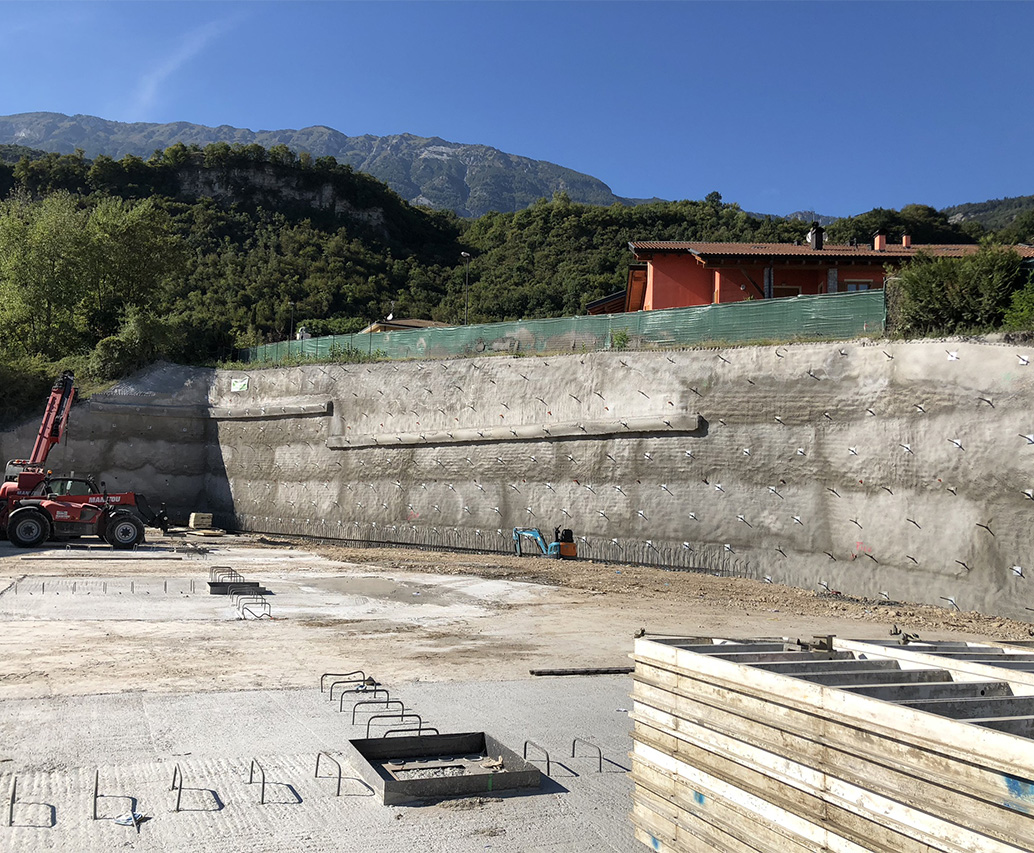 Paratia berlinese con travi in acciaio e puntoni