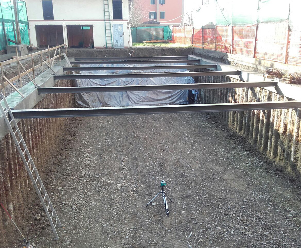 Parete berlinese con spritz beton e ancoraggi