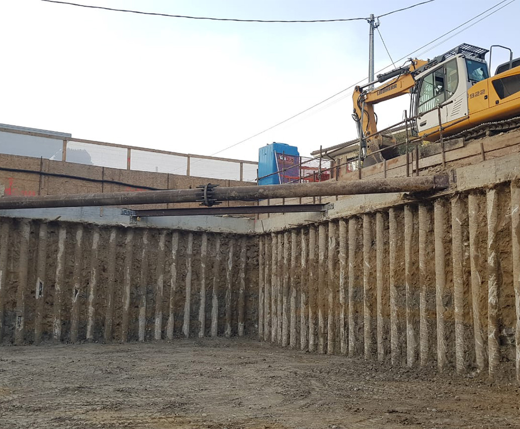 Scavo con paratia micropali e travi d'acciaio