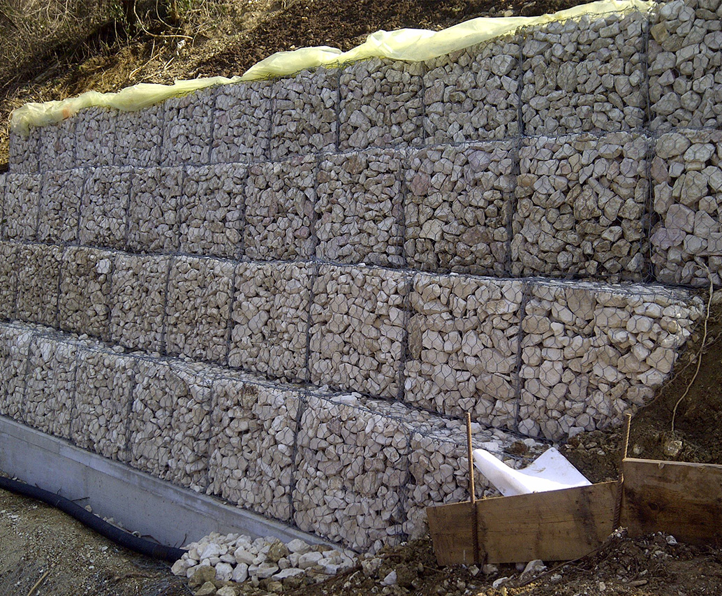 Gabbionata con staccionata in legno