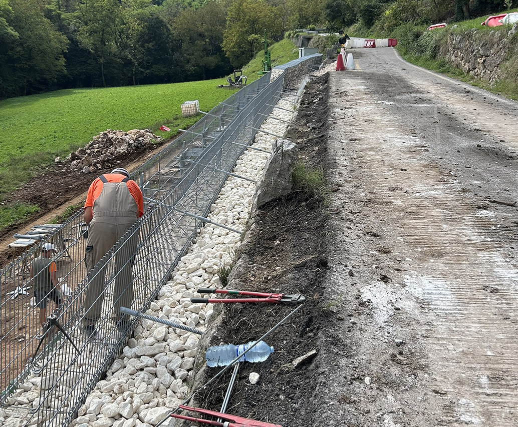 Gabbioni sovrapposti per consolidamento versante