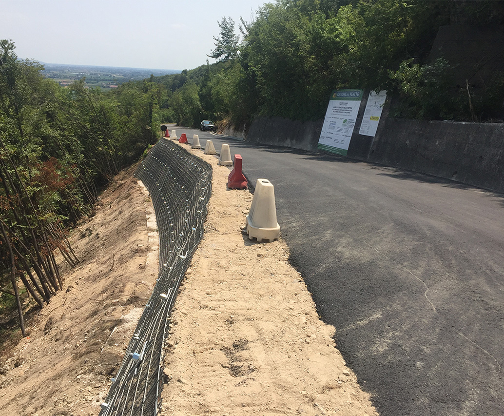 Gabbioni sovrapposti per consolidamento versante