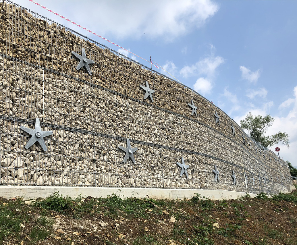 Struttura gabbioni su pendio