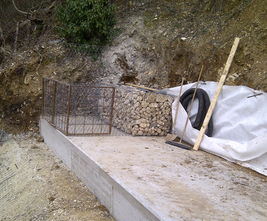 Struttura modulare in gabbioni a sostegno del terreno