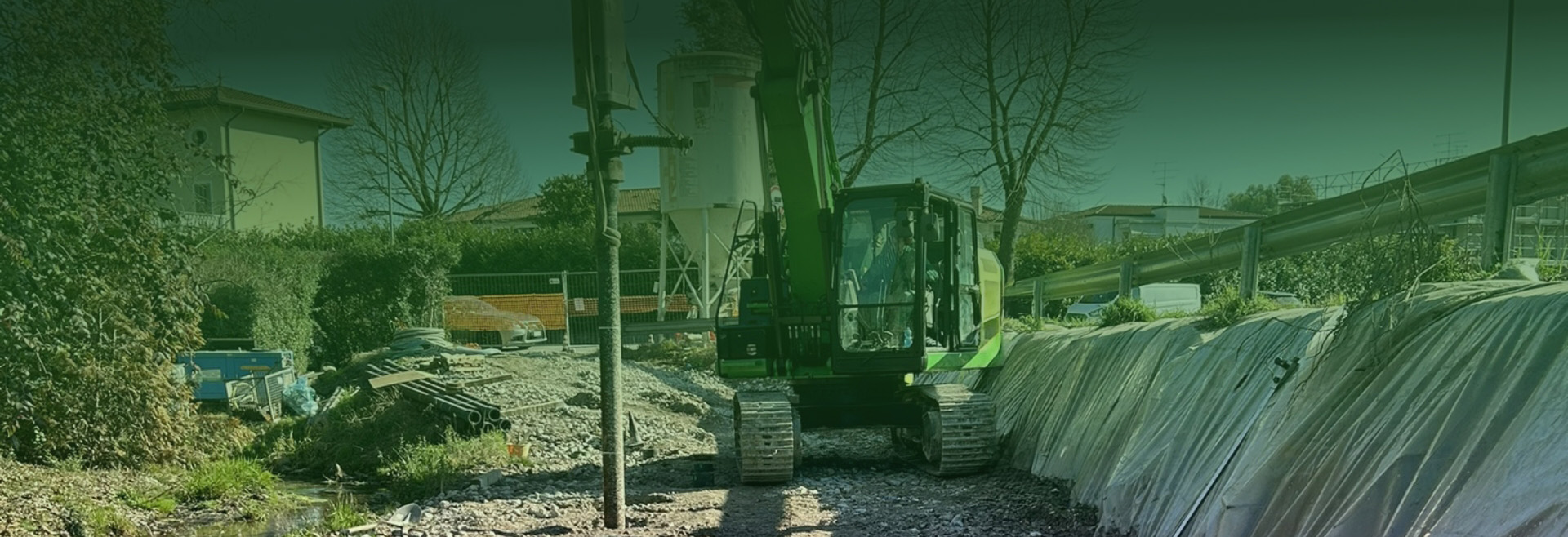 Perforatrice installa pali in ghisa in cantiere
residenziale