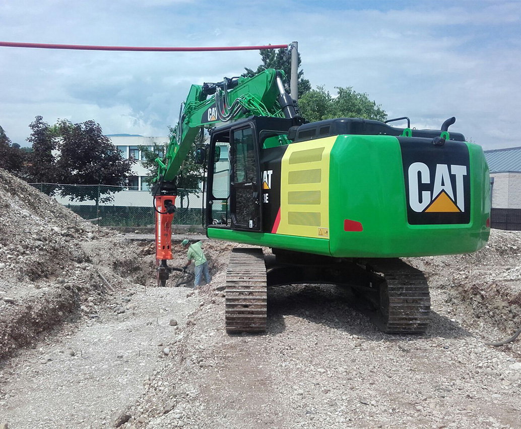 Tubi in ghisa accatastati