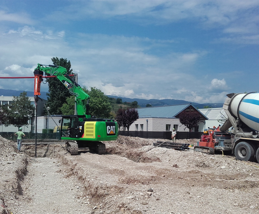 Installazione pali in ghisa su platea