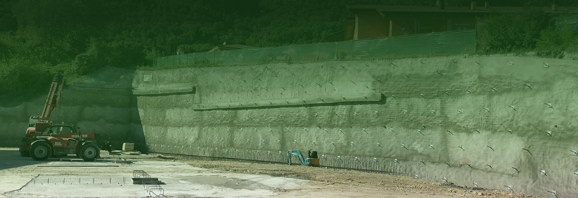 Parete chiodata con spritz beton e
sollevatore