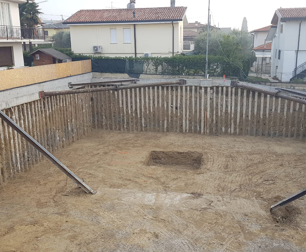 Parete rinforzata mediante chiodatura e rivestimento in calcestruzzo spruzzato