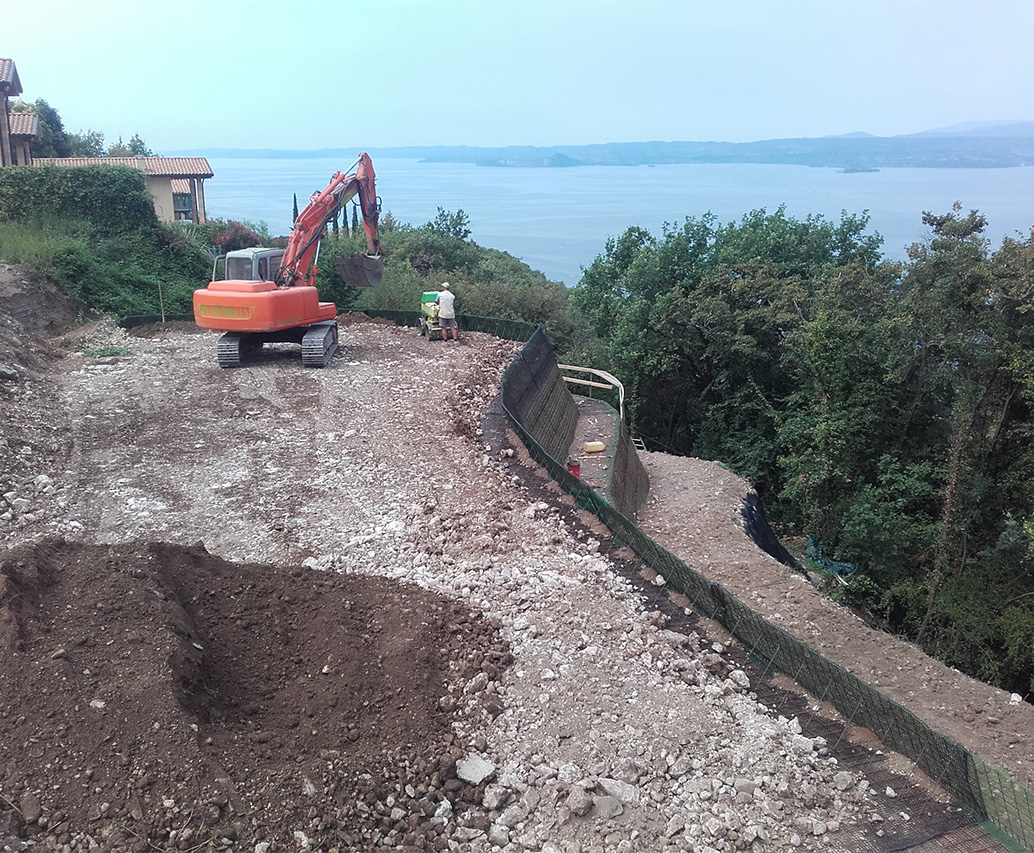 Intervento di consolidamento con terre rinforzate