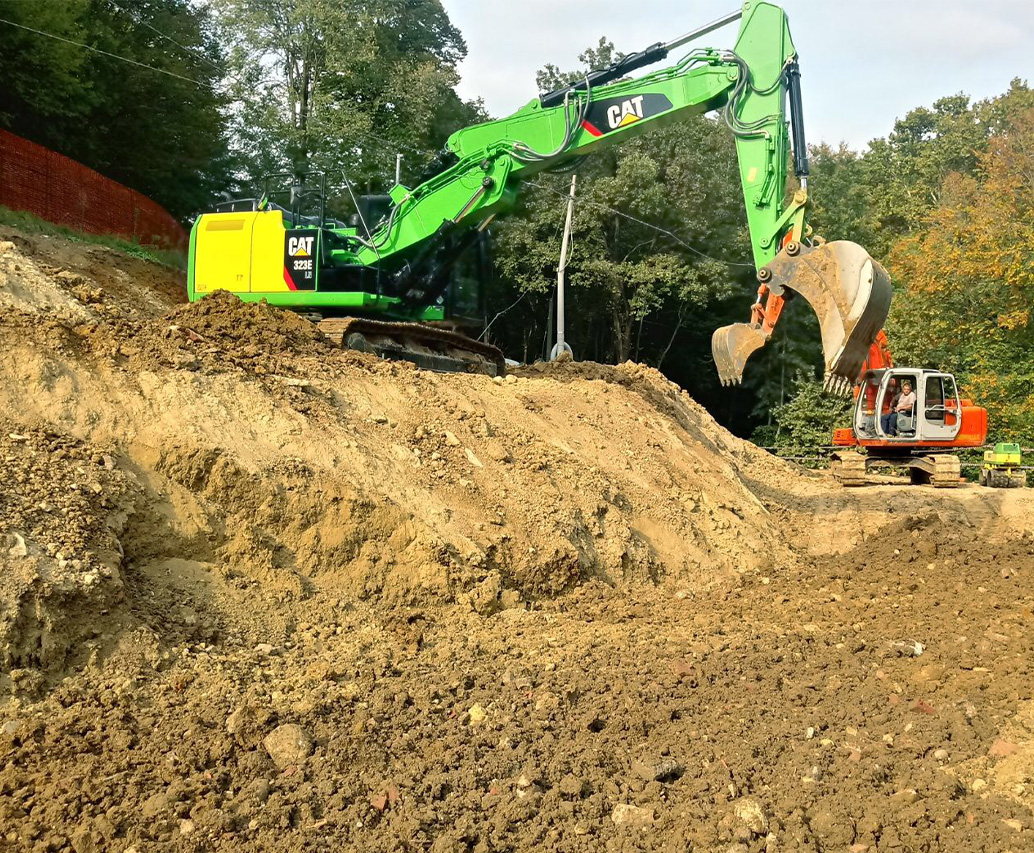 Pendio rinforzato con scarpata e casa