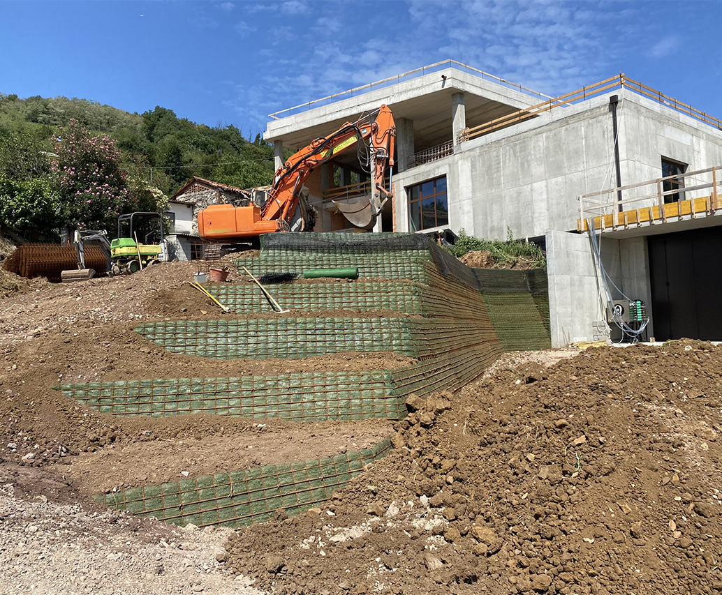 Opere di ingegneria su terrapieno rinforzato